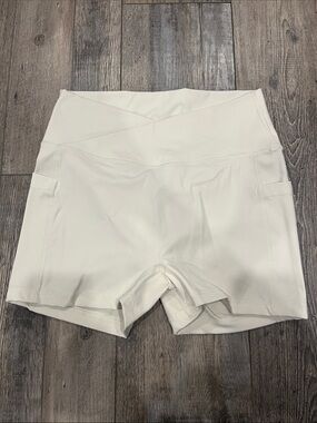 White Bum Scrunch Shorts with Pockets